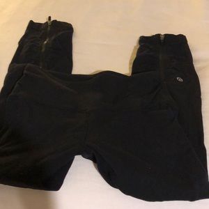 Lulu Lemon cropped wunderunder